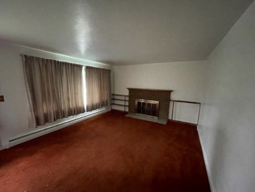 410 Burton St, Waukegan, IL 60085-3514