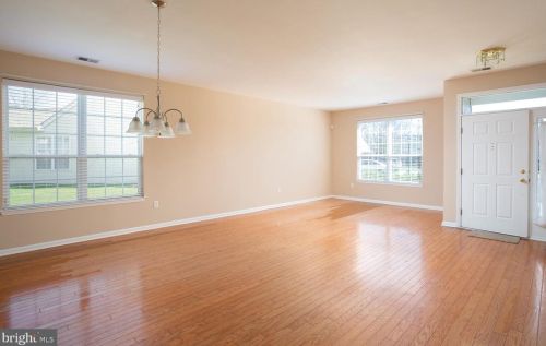 5 Taylor Ct, Columbus NJ  08022-2339 exterior