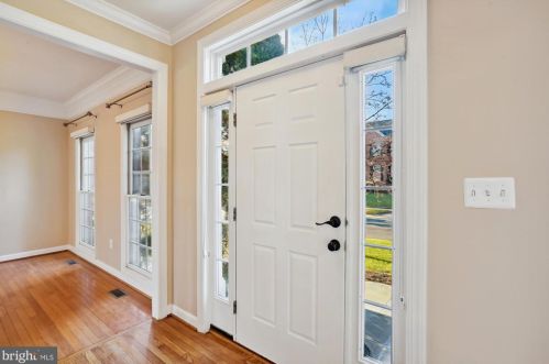 10813 Maplecrest Ln, Rockville MD  20854-6376 exterior