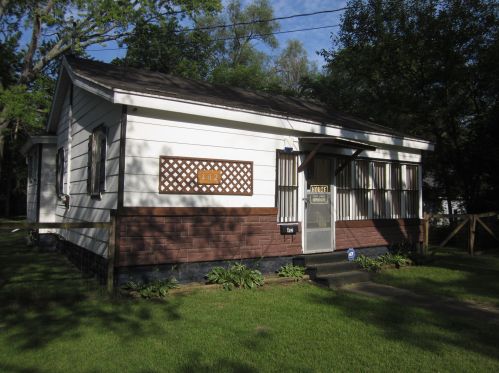 402 Walnut St, Dowagiac, MI 49047-1649
