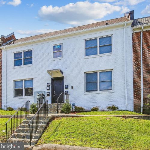 1235 Meigs Pl, Washington, DC 20002-2440