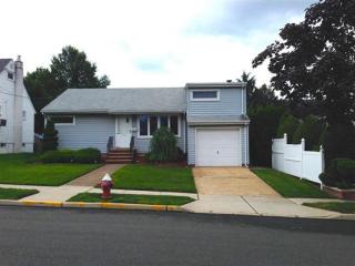 15 Fairview Ave, Secaucus, NJ 07094-3806