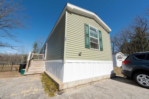 52 Longmeadow Dr, Concord NH 03301-3413 exterior