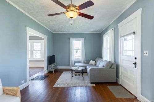 168 Montowese Ave, North Haven CT 06473-3806 exterior