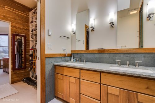 5533 Dorchester Ave, Chicago IL 60637-1720 exterior