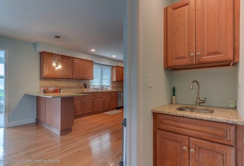 208 New York Ave, Point Pleasant Beach NJ 08742-3337 exterior