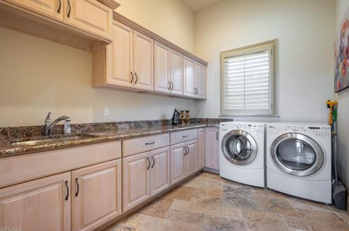 3111 Leeward Ln, Naples FL 34103-4038 exterior