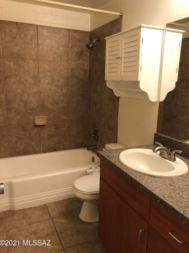 2525 Alvernon Way, Tucson AZ  85712-2421 exterior