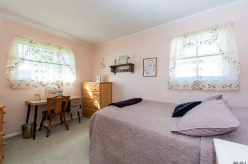 17 Algonquin Ln, Commack NY 11725-4601 exterior