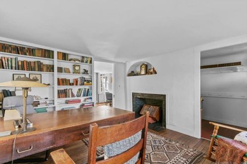 22 Homewood Ave, North Haven CT 06473-2919 exterior