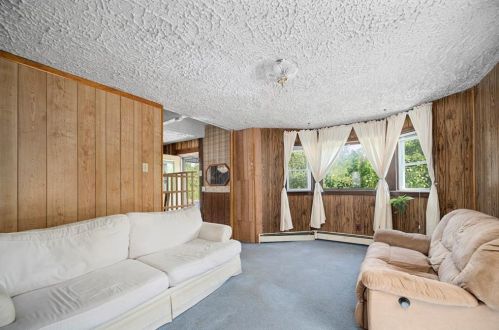 203 Sunnyside Ave, Woonsocket RI 02895-5103 exterior