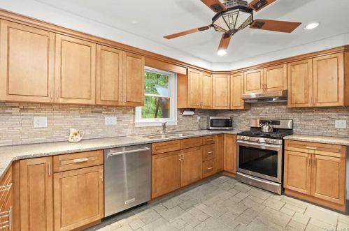 683 Bedford Rd, Armonk NY 10504-2905 exterior