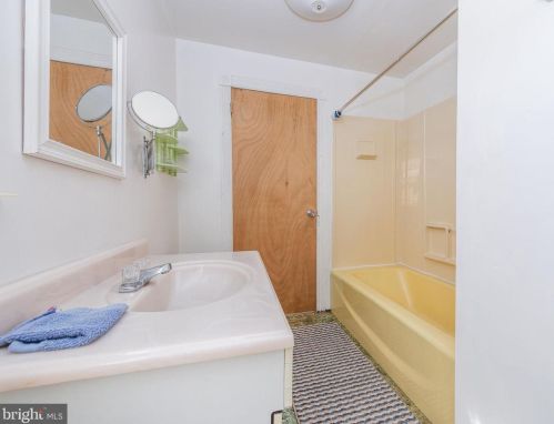 1424 Jackson St, Philadelphia PA 19145-3617 exterior