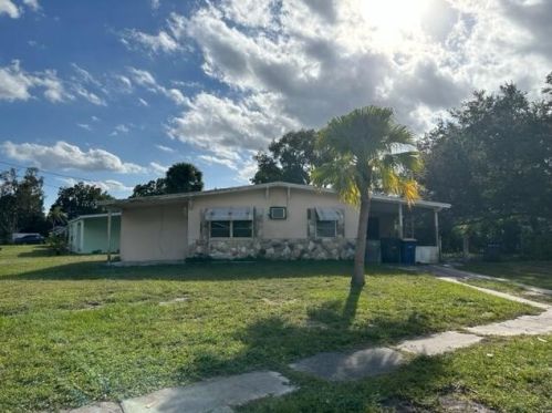 2011 Golfview Ct, Fort Pierce, FL 34950-5406