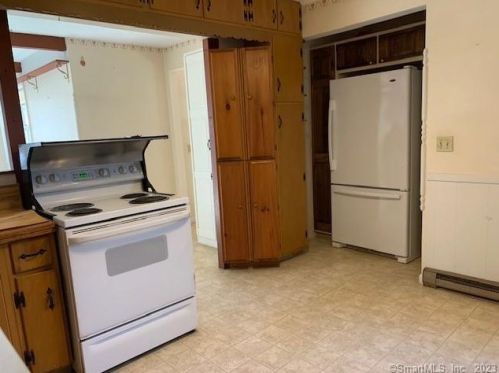 39 Kenilworth Dr, Deep River CT 06419-1213 exterior