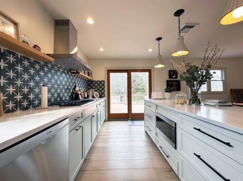 4 Cutchogue Ln, Commack NY  11725-4207 exterior