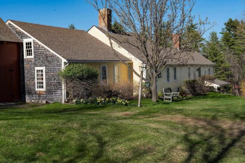 22 Wyman St, Concord, NH 03307-3151