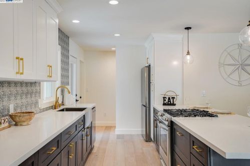 1867 Pleasant Hill Rd, Concord CA  94523-4040 exterior