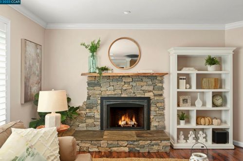 1326 Oregon Dr, Concord CA 94521-4640 exterior