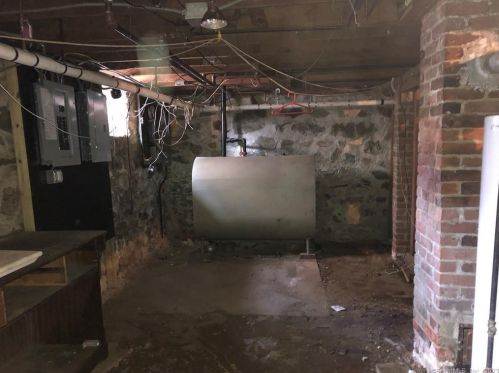 24 Lawn St, Torrington CT 06790-4516 exterior