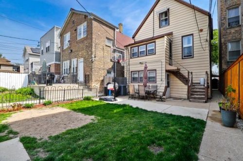 4214 Bernard St, Chicago IL 60618-1104 exterior