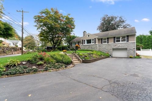 408 Hawthorne Ave, Derby CT 06418-1101 exterior