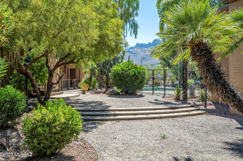 4 Greenock Dr, Tucson AZ  85737-7631 exterior