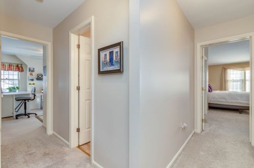 4 Hampshire Dr, Concord NH 03301-5914 exterior