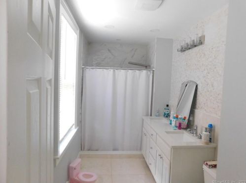 37 Harding St, New Britain CT 06052-1608 exterior