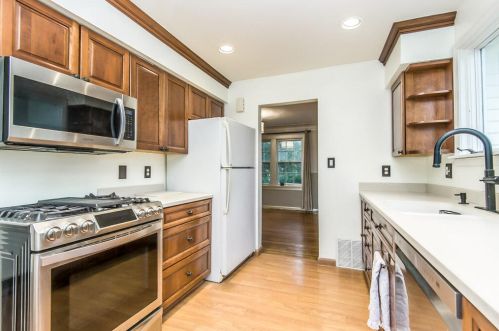 8415 Fox Croft Ln, Milwaukee WI 53217-2226 exterior