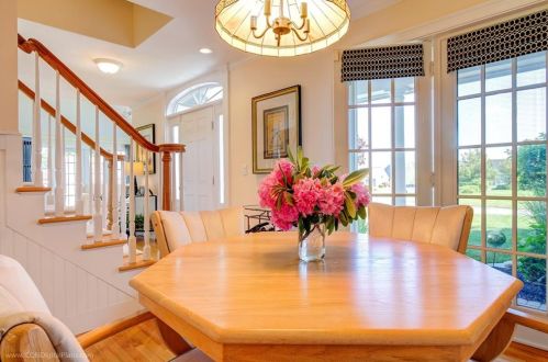 414 Corey Ln, Middletown RI 02842-5659 exterior