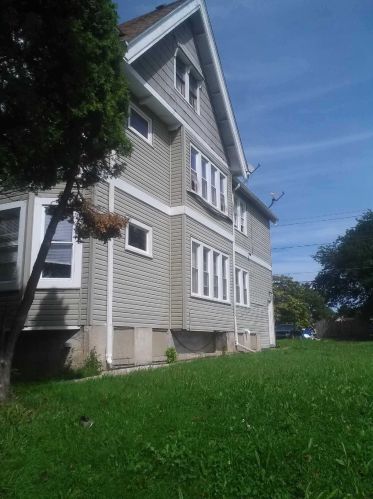 3020 28th St, Milwaukee, WI 53215-3636