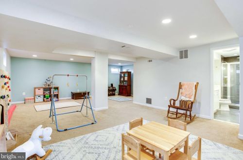 1841 Birch Rd, Mc Lean VA 22101-5317 exterior