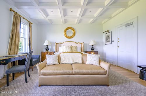 2 Kemble St, Lenox MA 01240-2816 exterior