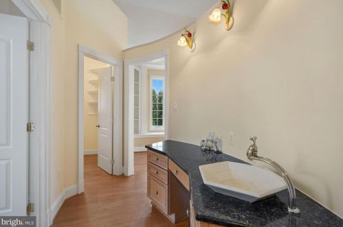 12705 Greenbriar Rd, Rockville MD 20854-6324 exterior