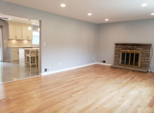 81 Union Ave, Edison, NJ 08820-3509