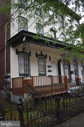 237 Spg St, Trenton NJ 08618-4836 exterior