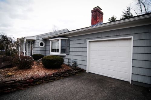 90 Woodcrest Rd, Springfield, MA 01129-2117