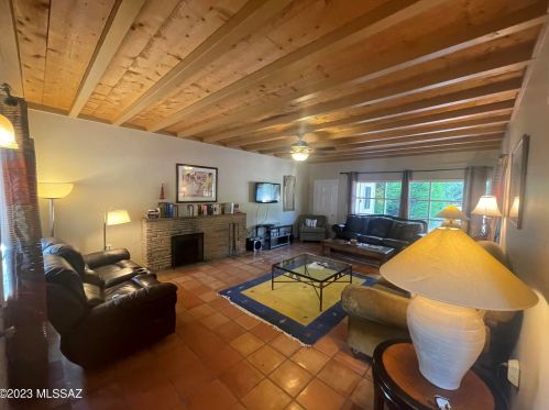 10700 Tanque Verde Rd, Tucson AZ 85749-9611 exterior