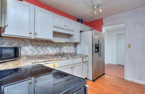 2570 Bradford Sq, Atlanta GA 30345-1366 exterior