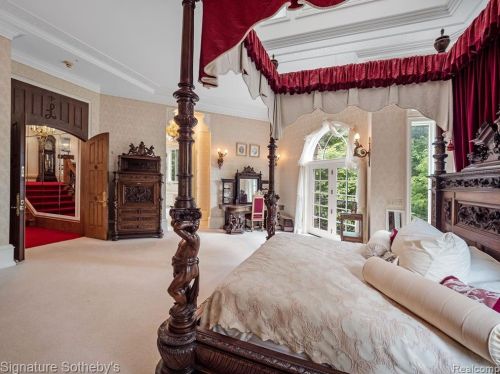 2009 Victoria Hl, Rochester MI exterior