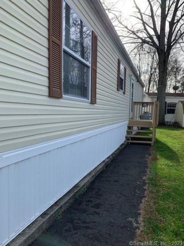 1012 Old Colony Rd, Meriden CT  06451-6362 exterior