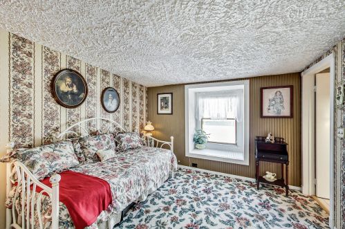 5950 Ozanam Ave, Chicago IL 60631-2235 exterior