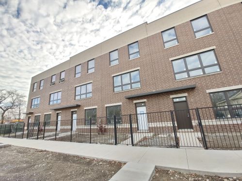 2411 36th St, Chicago, IL 60632-1079