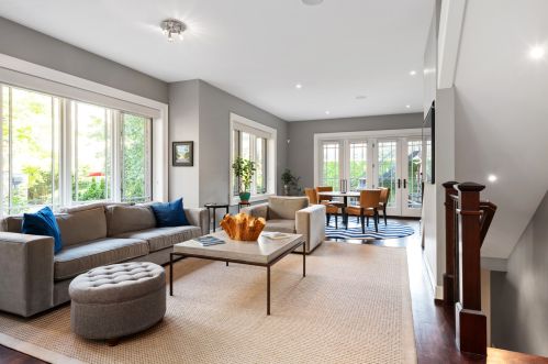 819 Castlewood Ter, Chicago IL  60640-4216 exterior