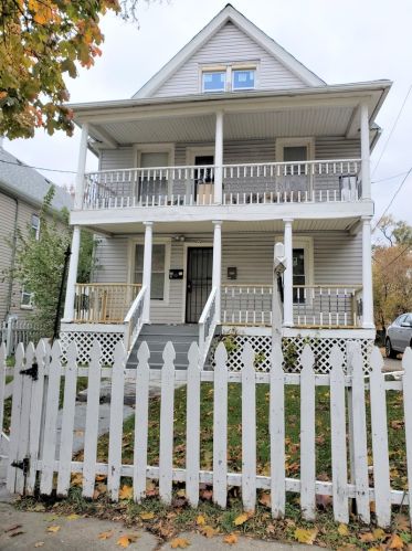 624 8th St, Waukegan, IL 60085-7425