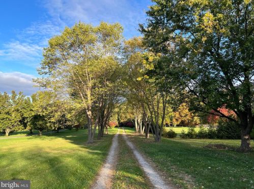 124 Bollinger Rd, Littlestown PA 17340-9119 exterior