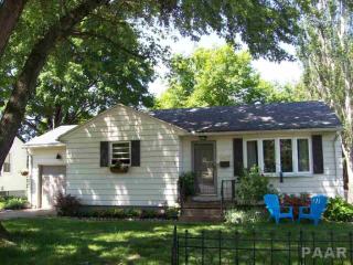 1807 11th St, Pekin, IL 61554-1711