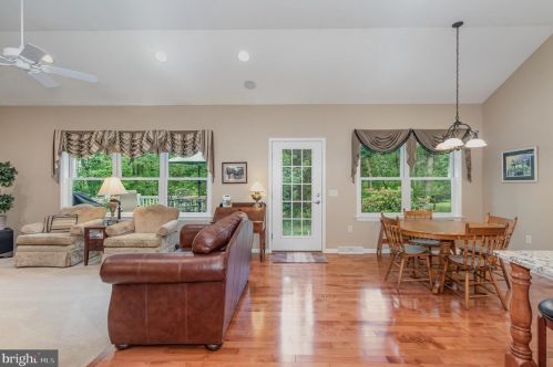 7136 Un Deposit Rd, Hummelstown PA 17036-9505 exterior