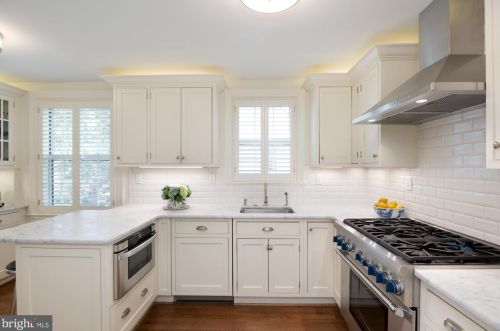 5103 Duvall Dr, Bethesda MD 20816-1871 exterior